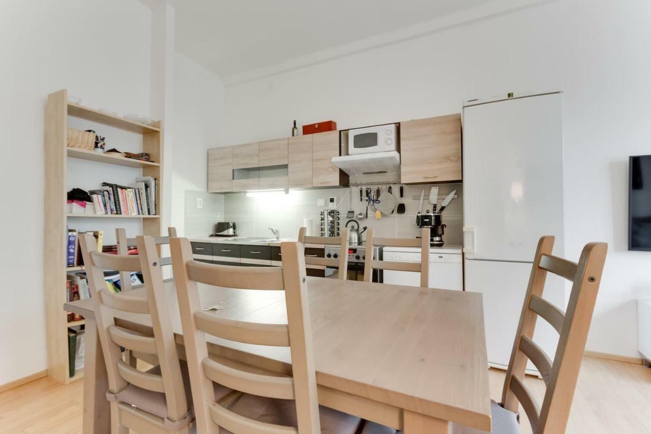 Beautiful Downtown 2bd With Netflix