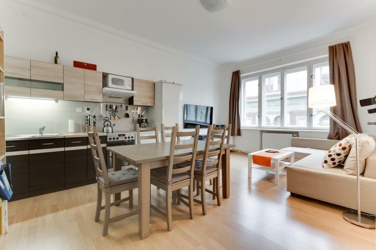 Beautiful Downtown 2bd With Netflix